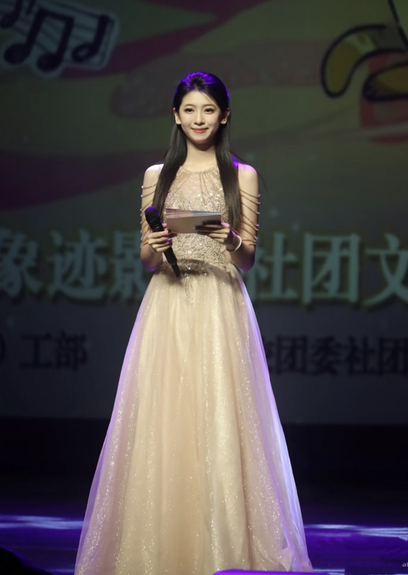 晚礼服2025新款宴会香槟色气质年会主持人长款轻奢高级感小众