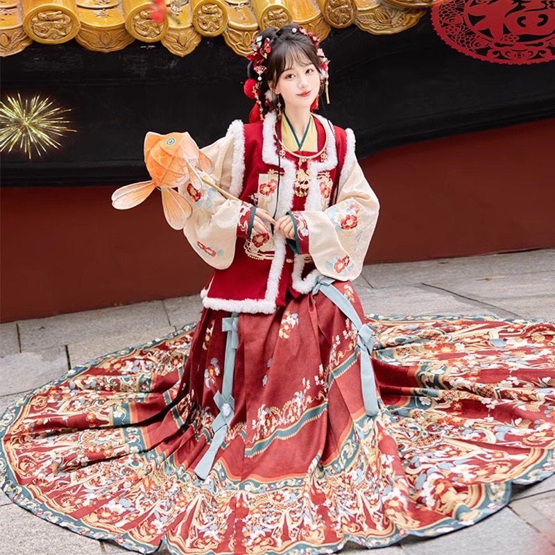 明制汉服女中国风加厚新年拜年服比甲马面裙古装全套